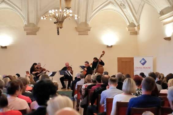 Benefiční koncert aneb s námi to není pouze o nemovitostech